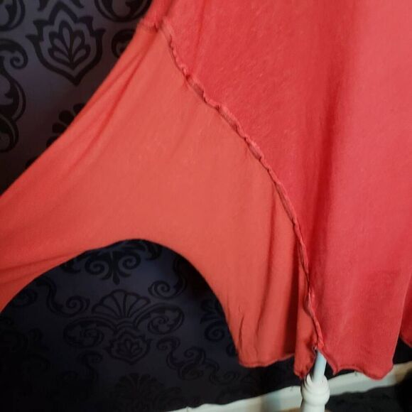 We the Free/Free People Long Sleeve V Neck Oversized Slouchy Red Top with Thumn - Picture 3 of 10